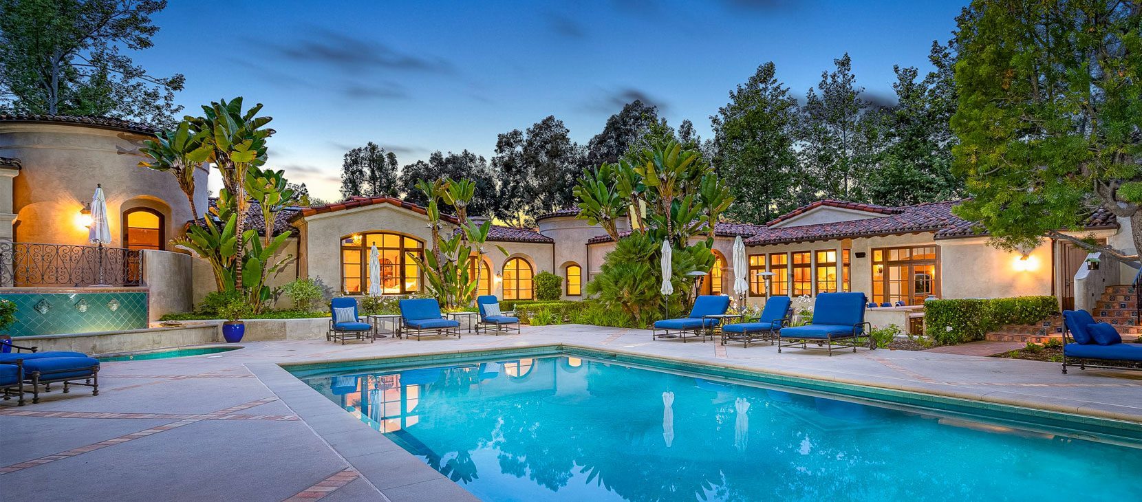 Elegant Naples Florida estate with lush landscaping and private pool – upscale Florida real estate