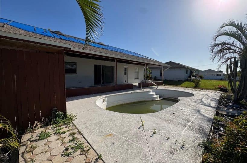 house with pool for sale