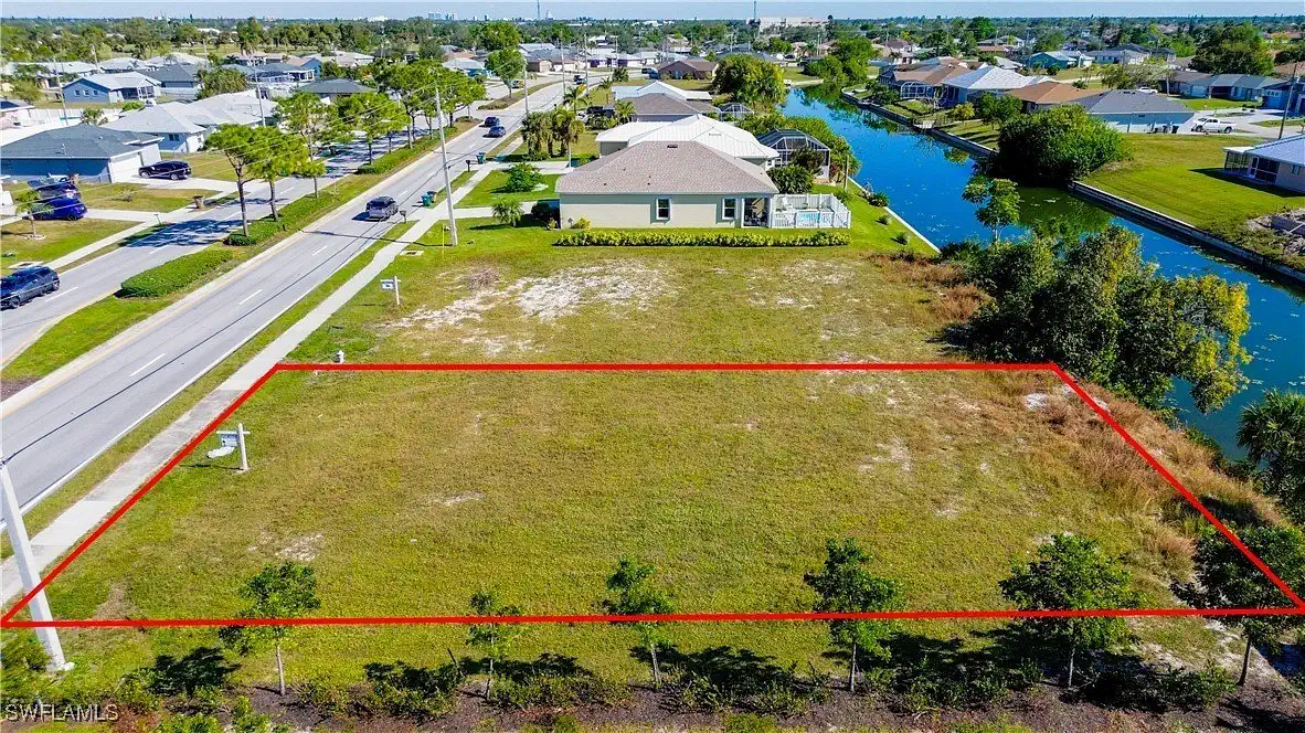 Residential lots in Cape Coral showing different locations