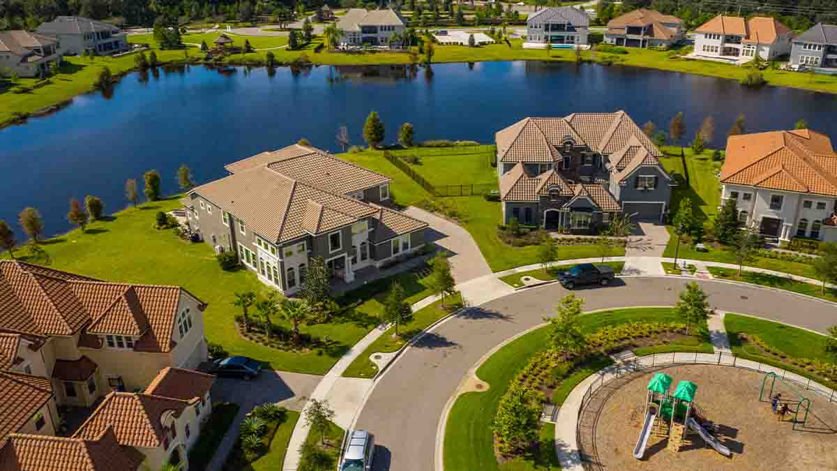 Florida neighborhood homes — property tax benefits of no state income tax